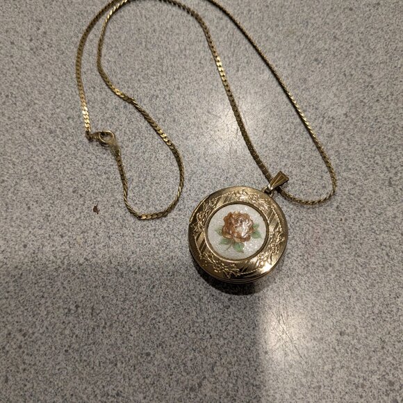 ROSE LOCKET - Picture 9 of 9